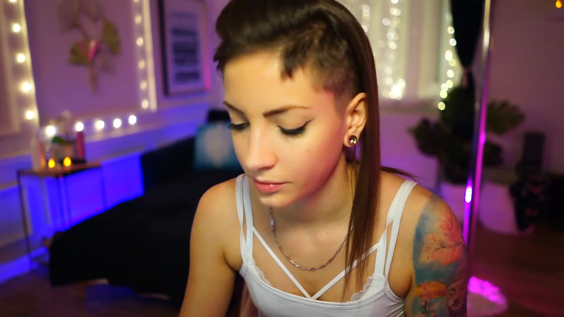 Gallery image thumbnail from Kend_dall's myfreecams stream on, 12/06/2022, 07:36 image 8 of 20