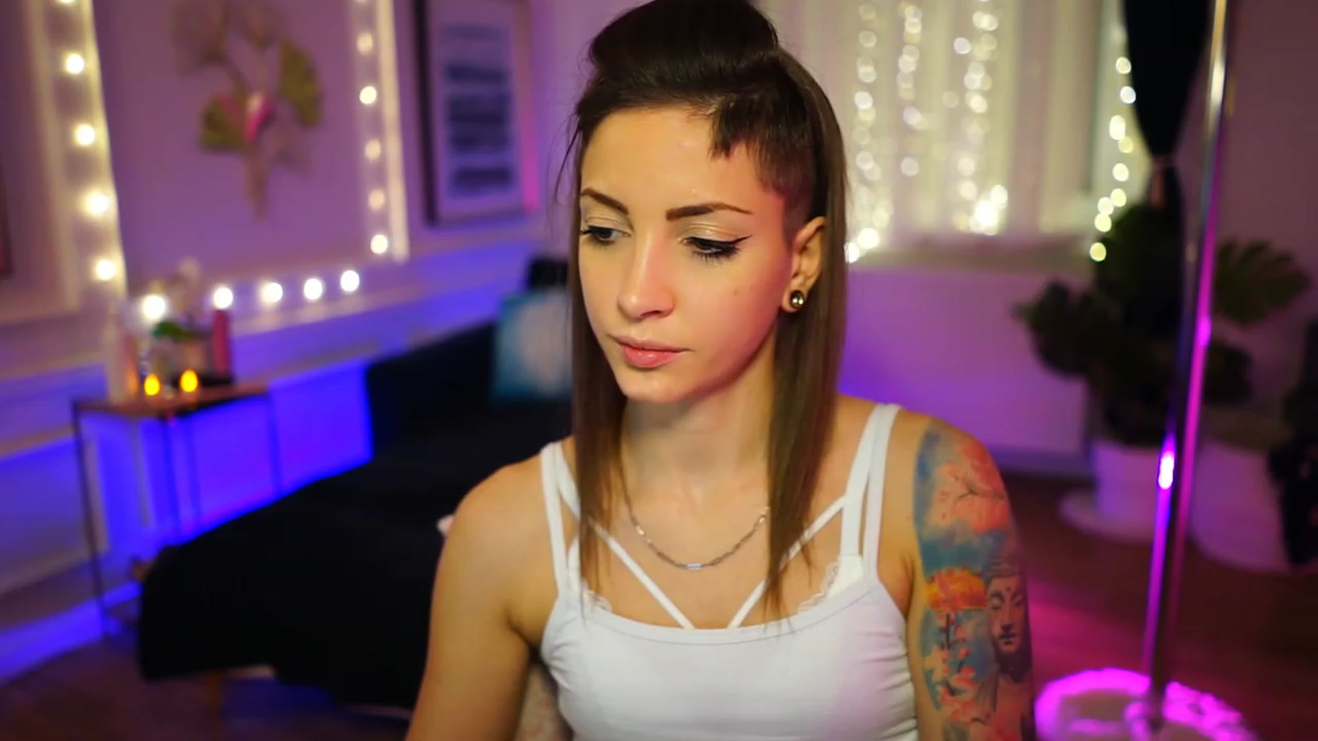 Gallery image thumbnail from Kend_dall's myfreecams stream on, 12/06/2022, 07:36 image 12 of 20