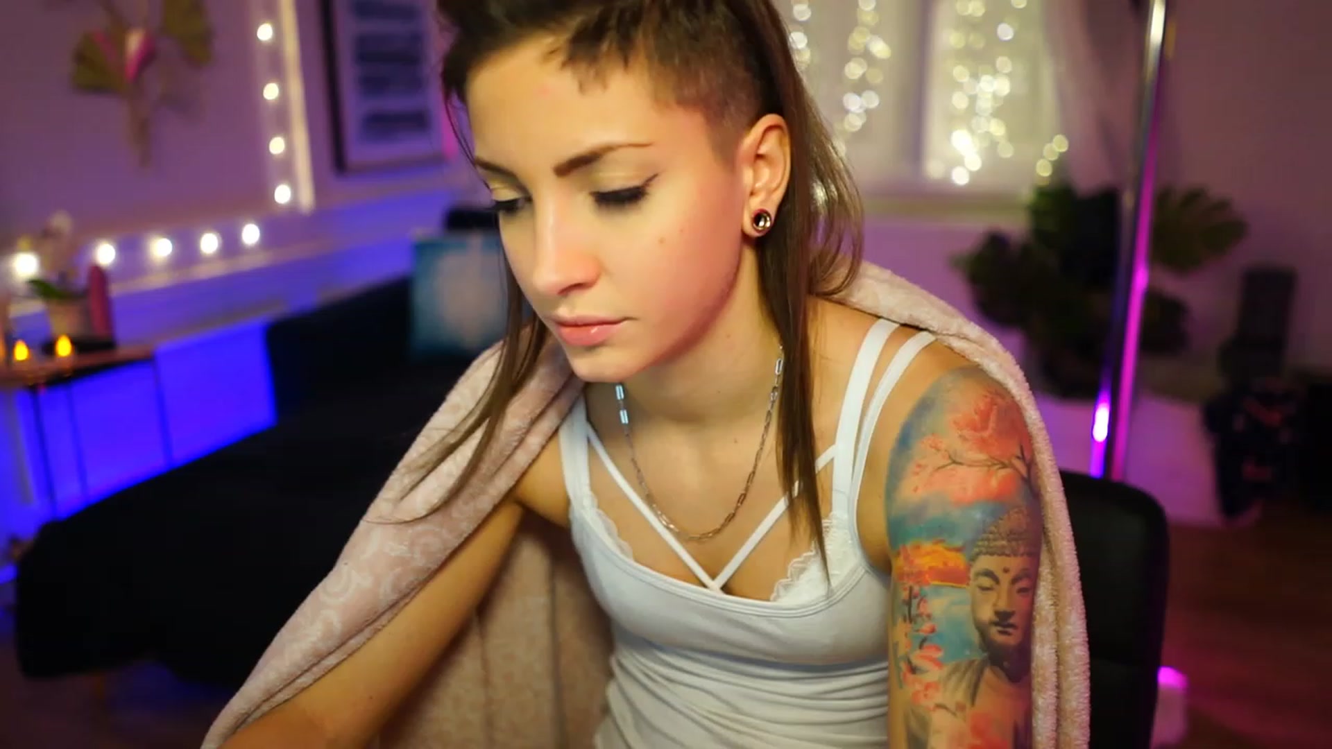 Gallery image thumbnail from Kend_dall's myfreecams stream on, 12/06/2022, 08:41 image 18 of 20