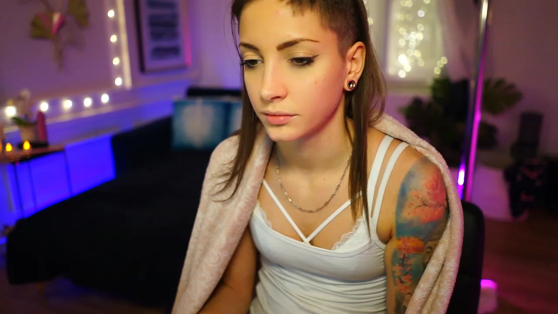 Gallery image thumbnail from Kend_dall's myfreecams stream on, 12/06/2022, 08:41 image 15 of 20