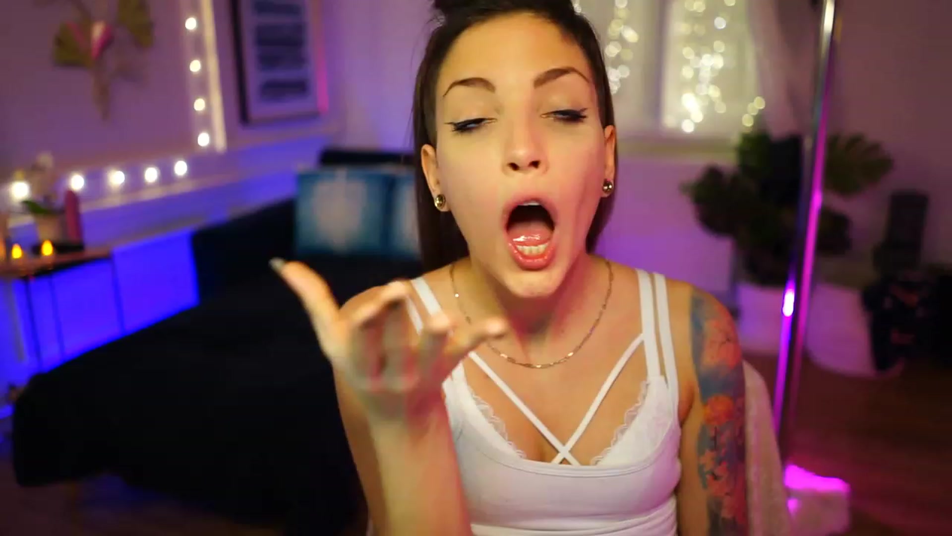 Gallery image thumbnail from Kend_dall's myfreecams stream on, 12/06/2022, 08:41 image 6 of 20