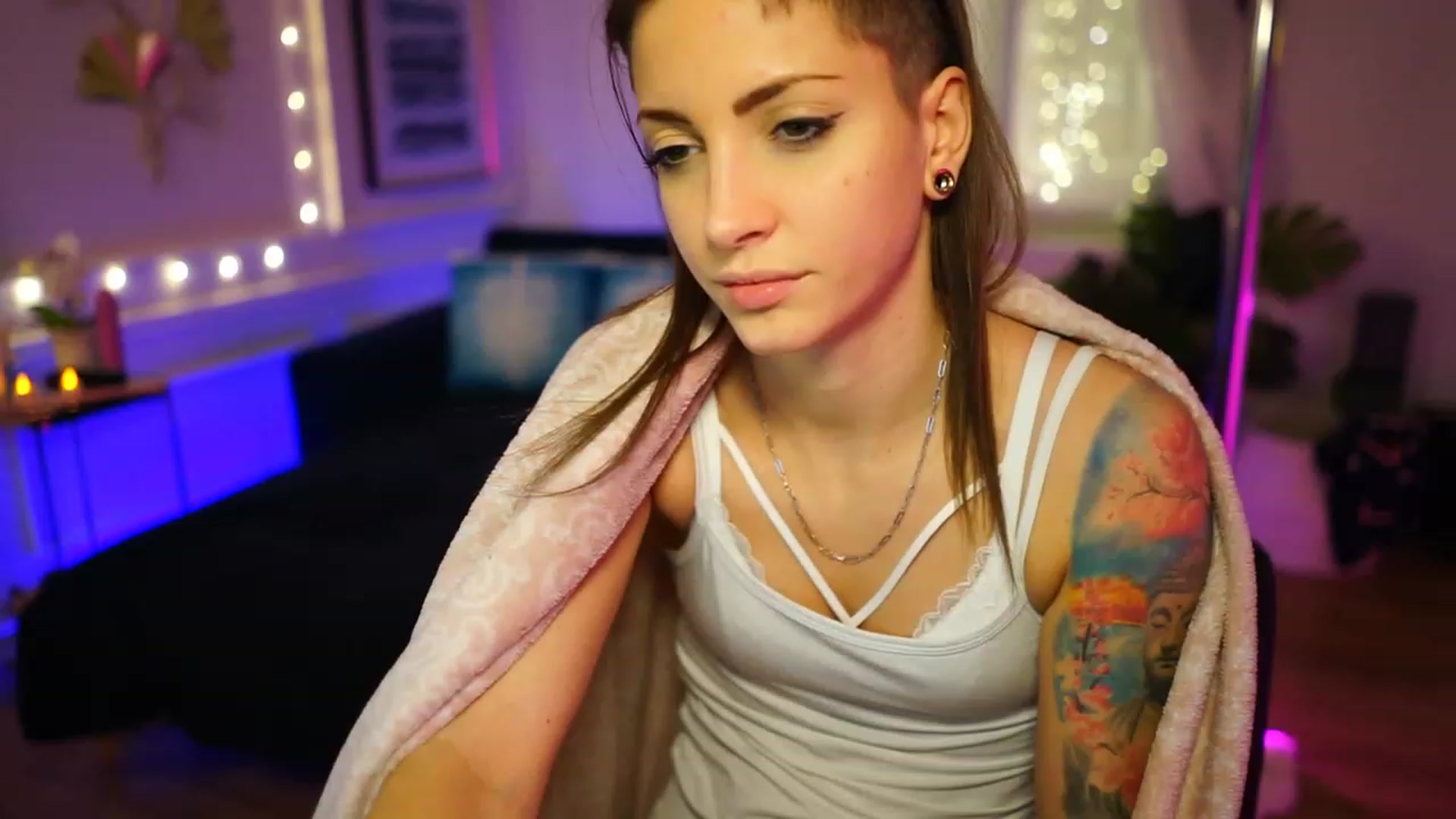 Gallery image thumbnail from Kend_dall's myfreecams stream on, 12/06/2022, 08:41 image 16 of 20