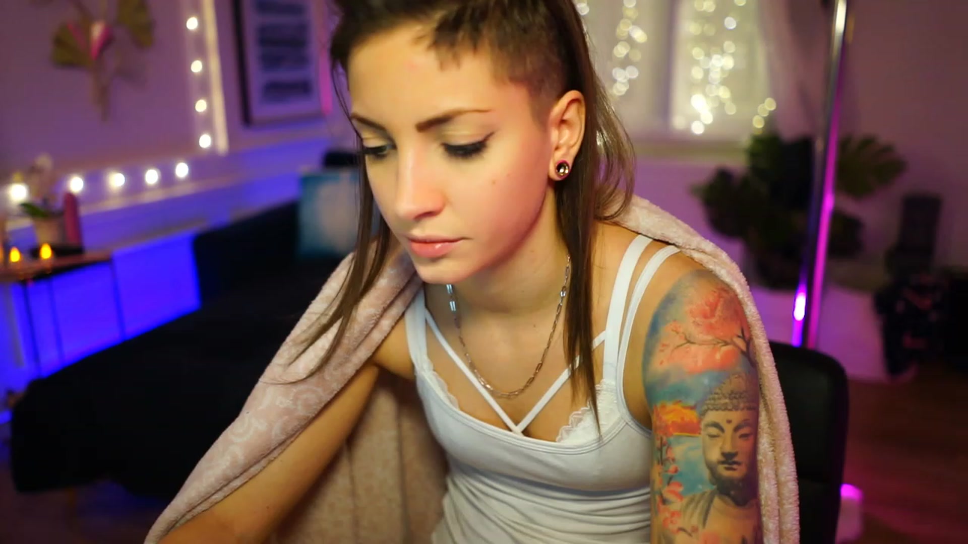 Gallery image thumbnail from Kend_dall's myfreecams stream on, 12/06/2022, 08:41 image 17 of 20