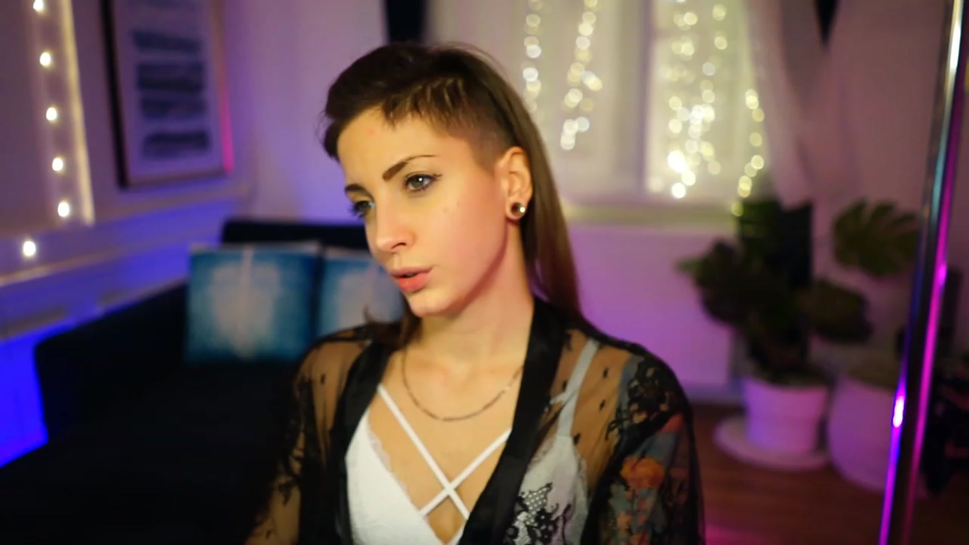 Gallery image thumbnail from Kend_dall's myfreecams stream on, 12/06/2022, 10:42 image 5 of 20