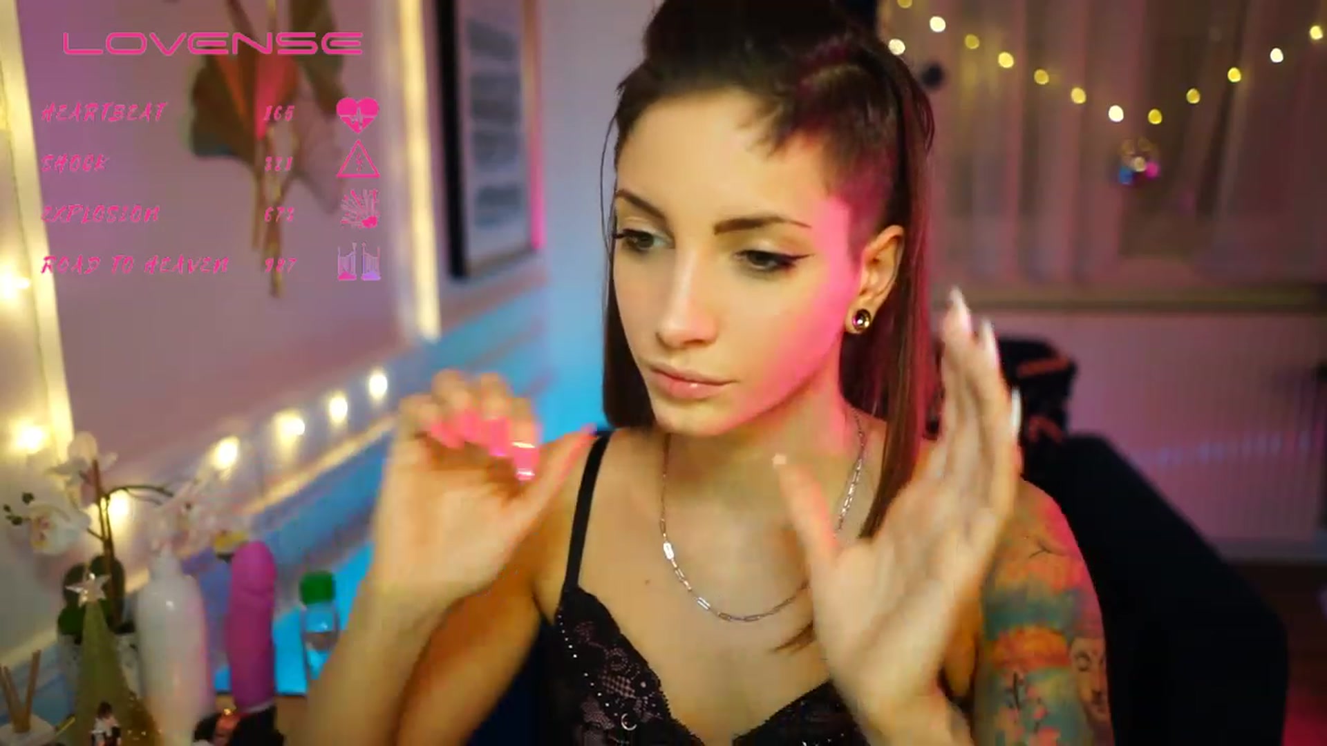 Gallery image thumbnail from Kend_dall's myfreecams stream on, 12/08/2022, 18:34 image 17 of 20