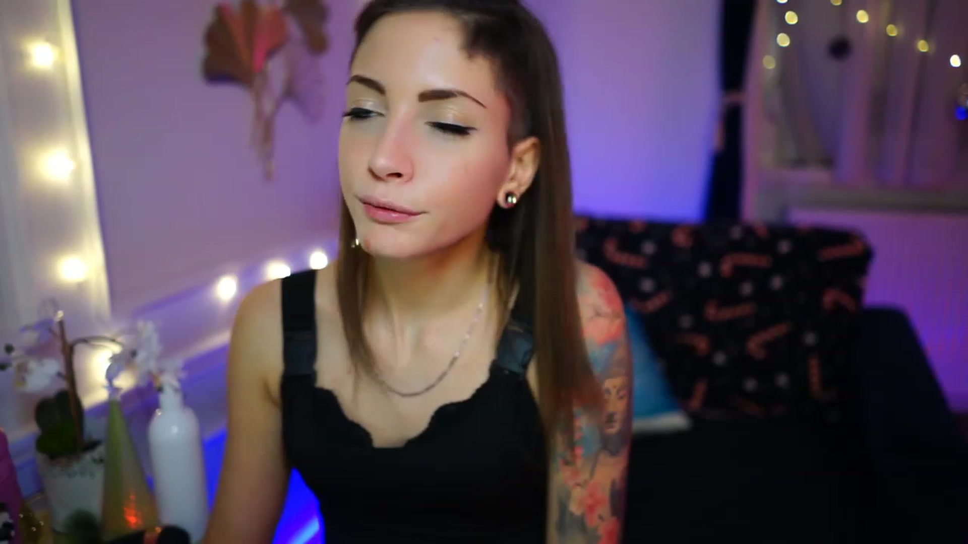 Gallery image thumbnail from Kend_dall's myfreecams stream on, 12/09/2022, 17:17 image 8 of 20