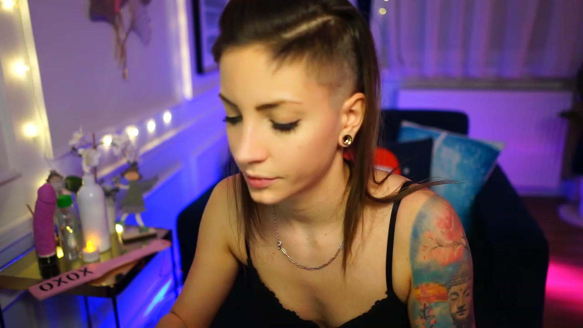 Gallery image thumbnail from Kend_dall's myfreecams stream on, 12/11/2022, 22:13 image 10 of 20