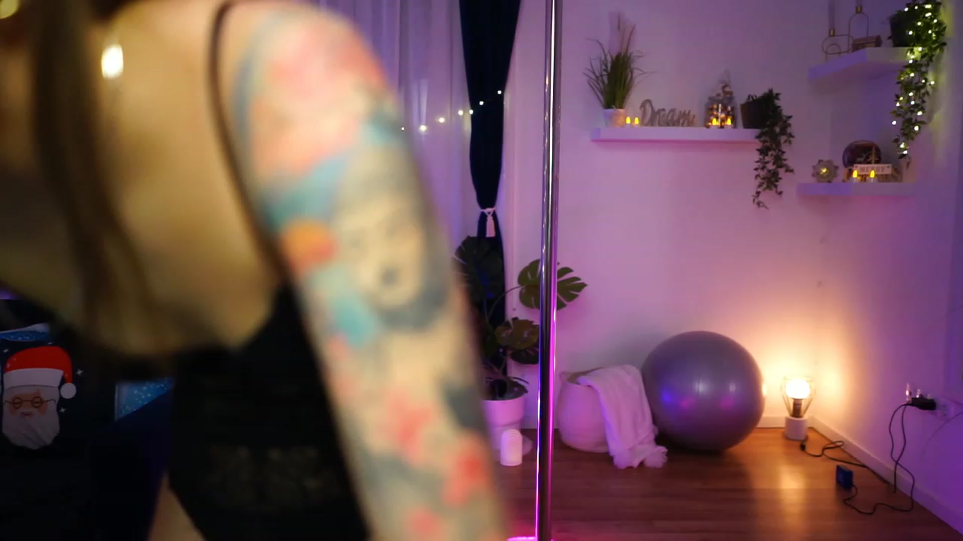 Gallery image thumbnail from Kend_dall's myfreecams stream on, 12/11/2022, 22:13 image 20 of 20