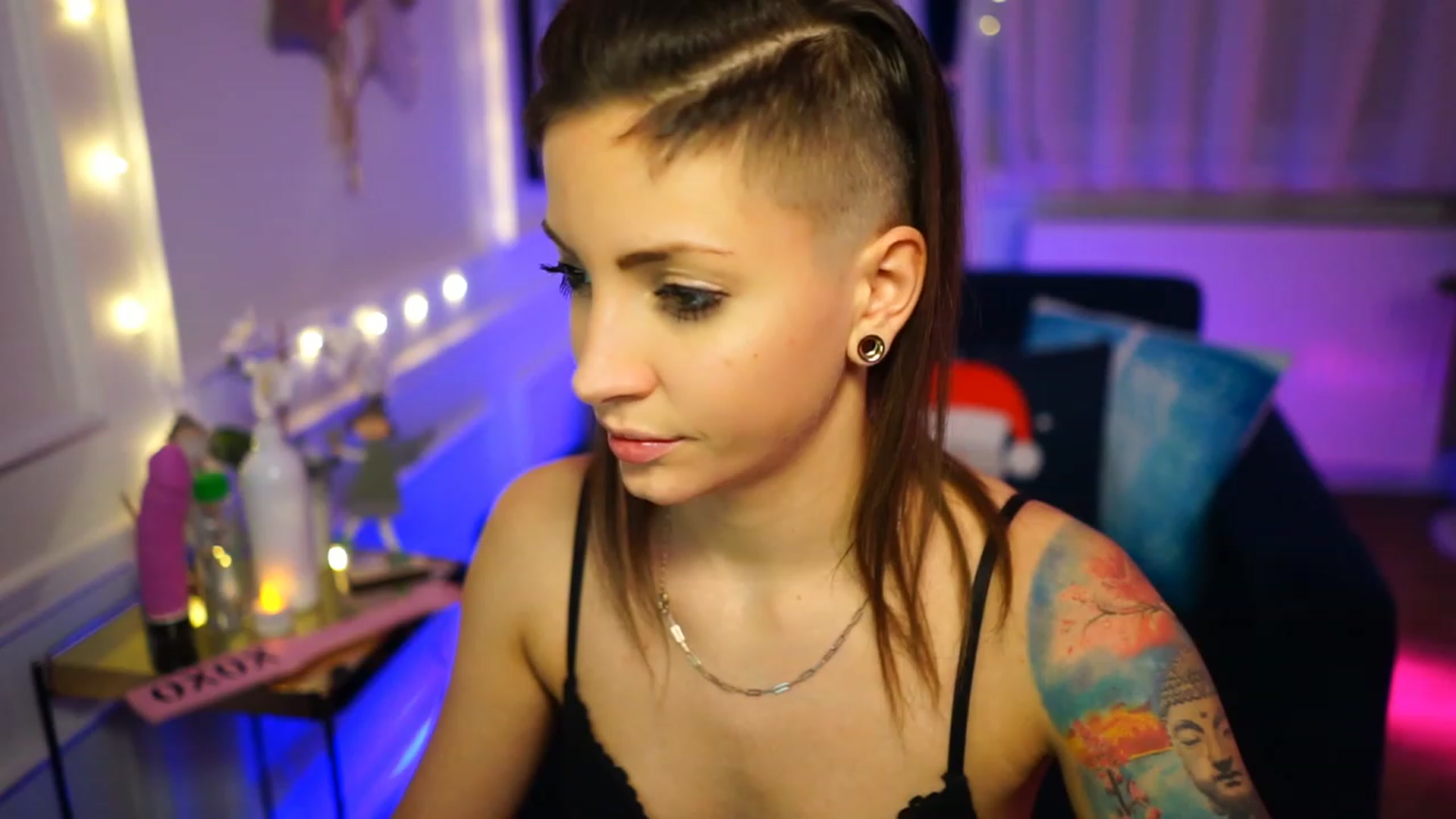 Gallery image thumbnail from Kend_dall's myfreecams stream on, 12/11/2022, 22:24 image 2 of 20