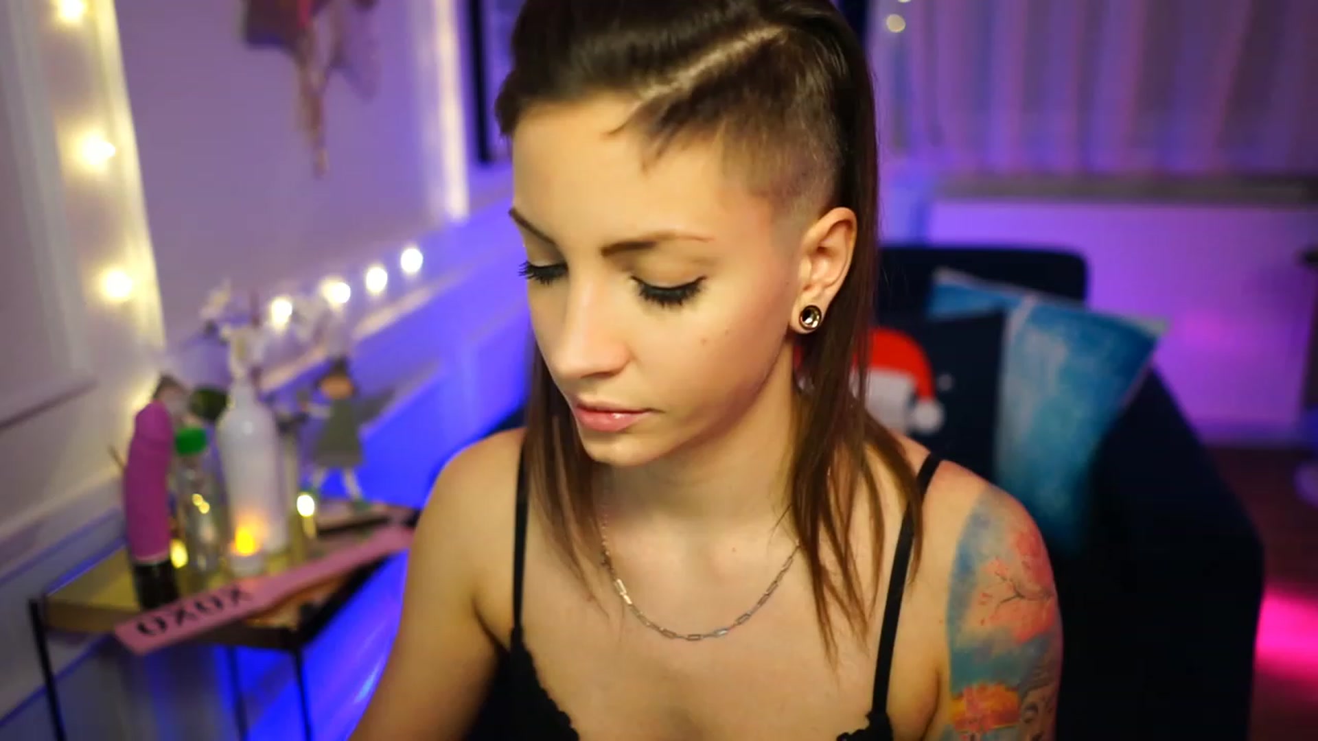 Gallery image thumbnail from Kend_dall's myfreecams stream on, 12/11/2022, 22:24 image 3 of 20