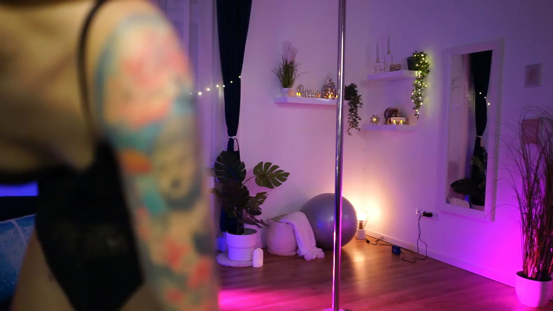 Gallery image thumbnail from Kend_dall's myfreecams stream on, 12/11/2022, 22:24 image 19 of 20