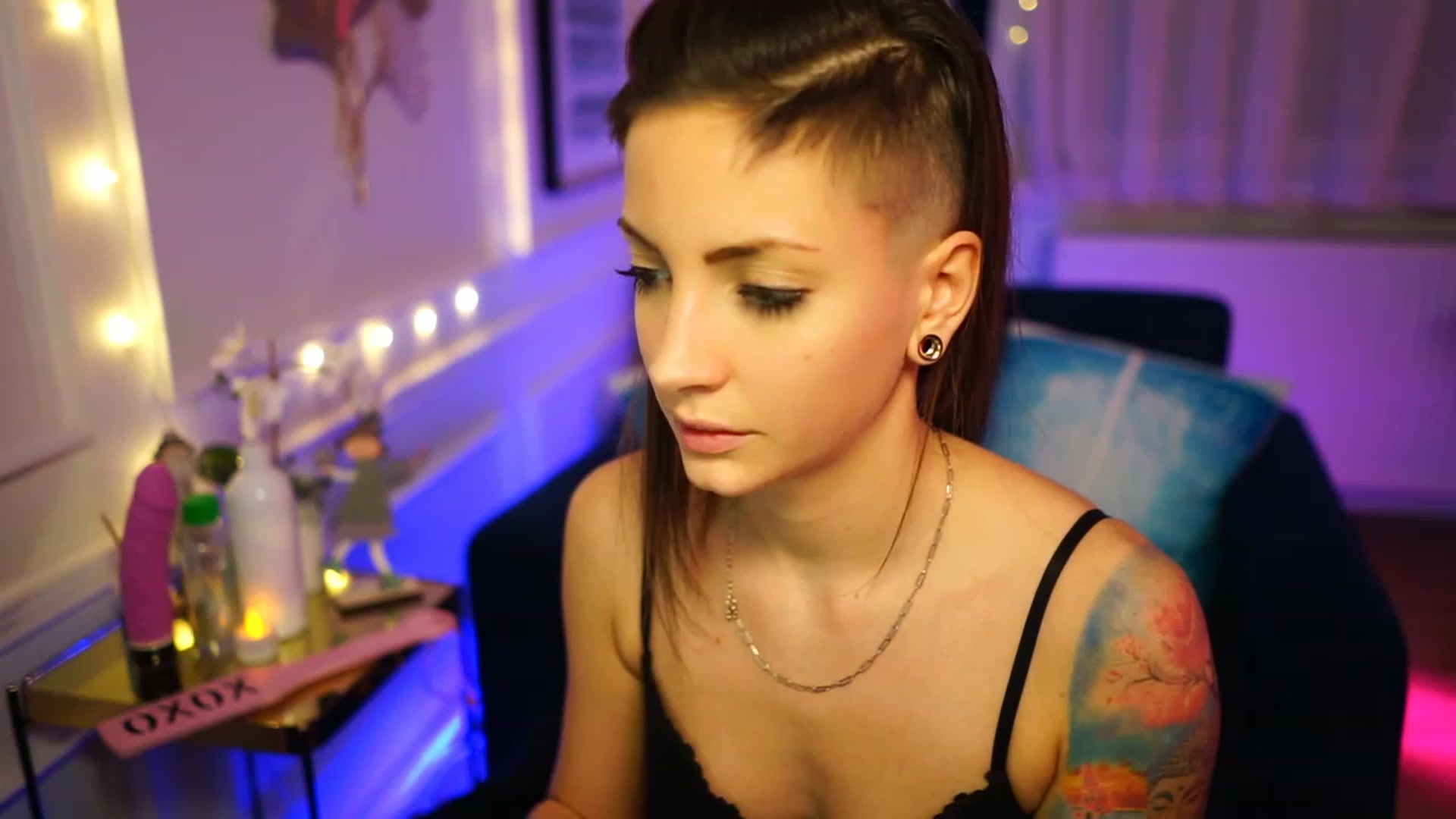 Gallery image thumbnail from Kend_dall's myfreecams stream on, 12/12/2022, 24:02 image 17 of 20