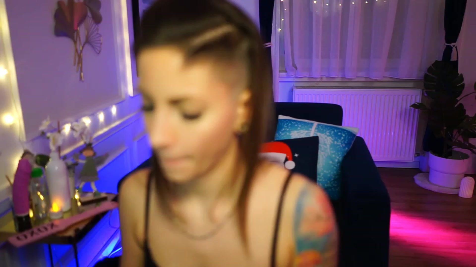 Gallery image thumbnail from Kend_dall's myfreecams stream on, 12/12/2022, 24:02 image 6 of 20