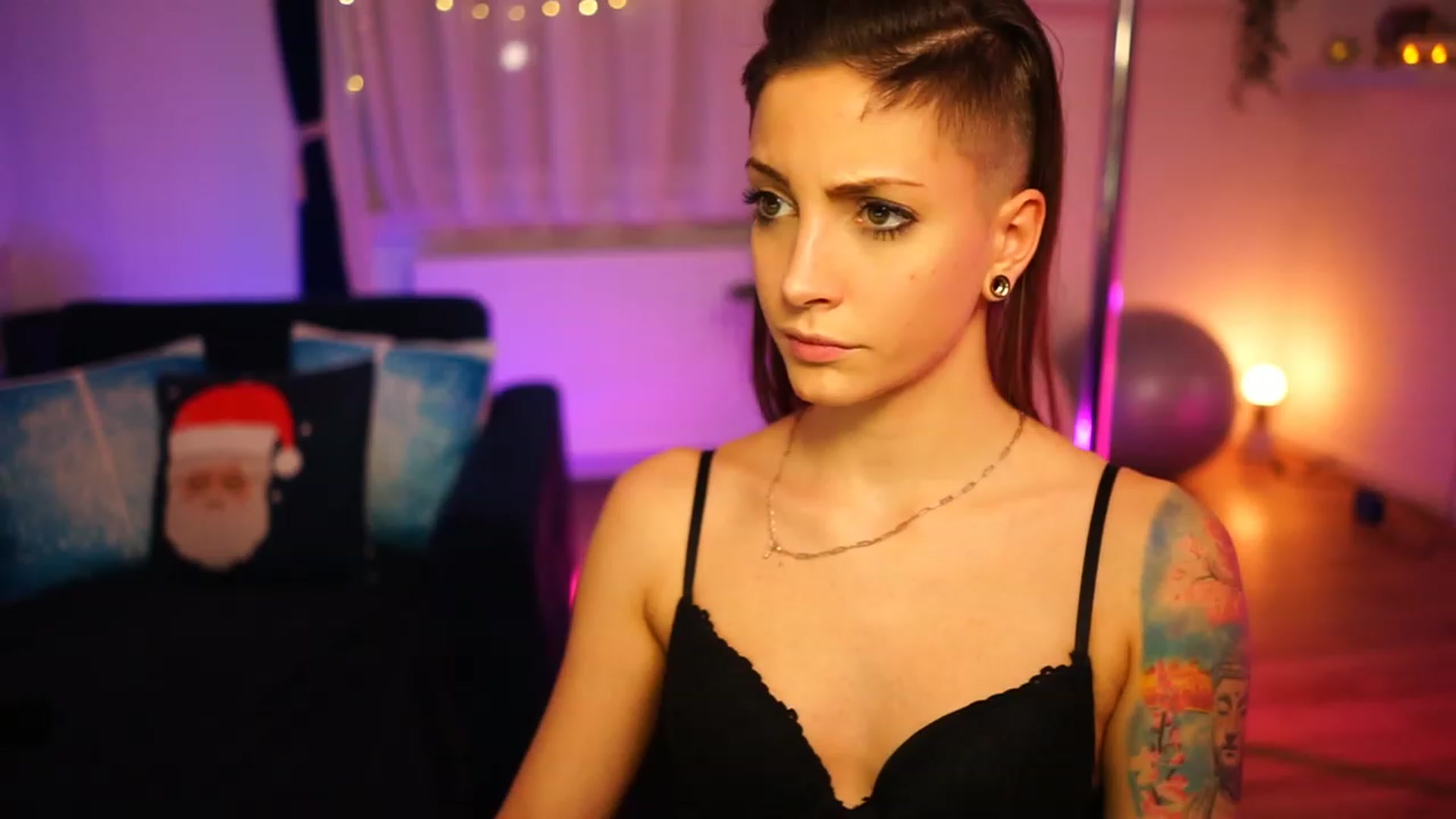 Gallery image thumbnail from Kend_dall's myfreecams stream on, 12/12/2022, 24:02 image 1 of 20