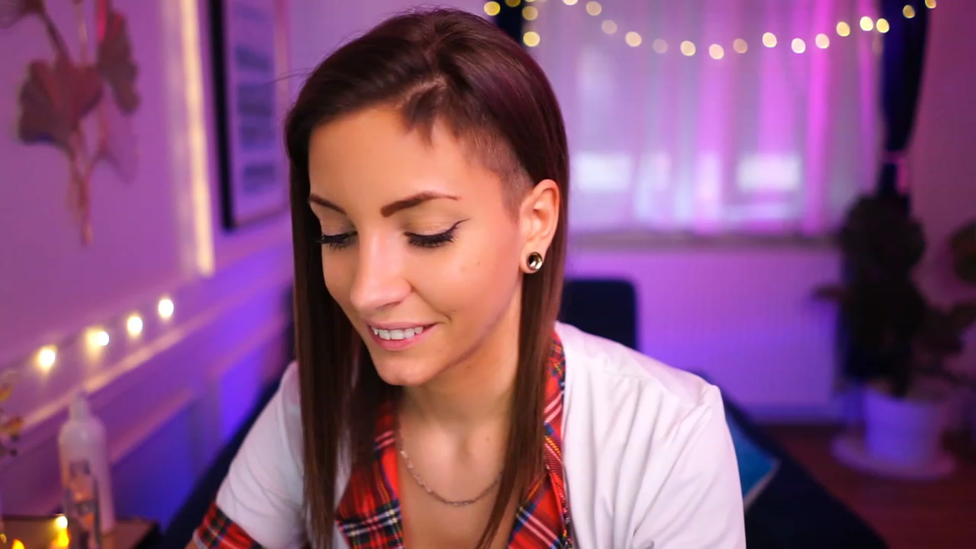 Gallery image thumbnail from Kend_dall's myfreecams stream on, 12/21/2022, 07:56 image 20 of 20