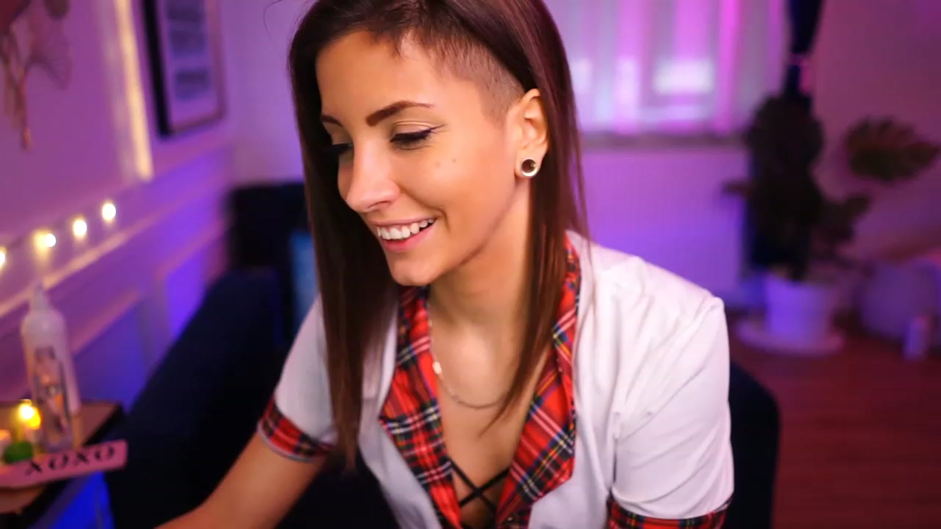 Gallery image thumbnail from Kend_dall's myfreecams stream on, 12/21/2022, 07:56 image 18 of 20