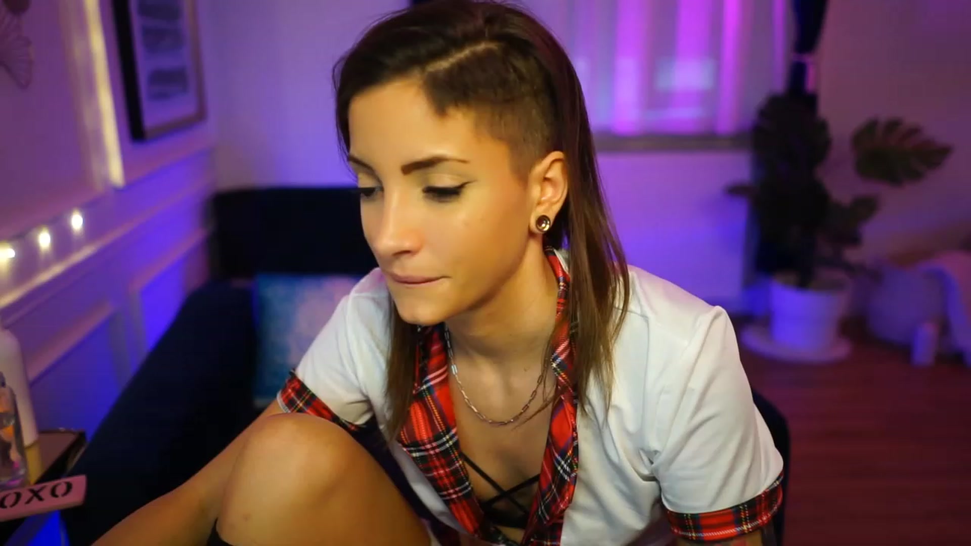 Gallery image thumbnail from Kend_dall's myfreecams stream on, 12/21/2022, 07:56 image 10 of 20