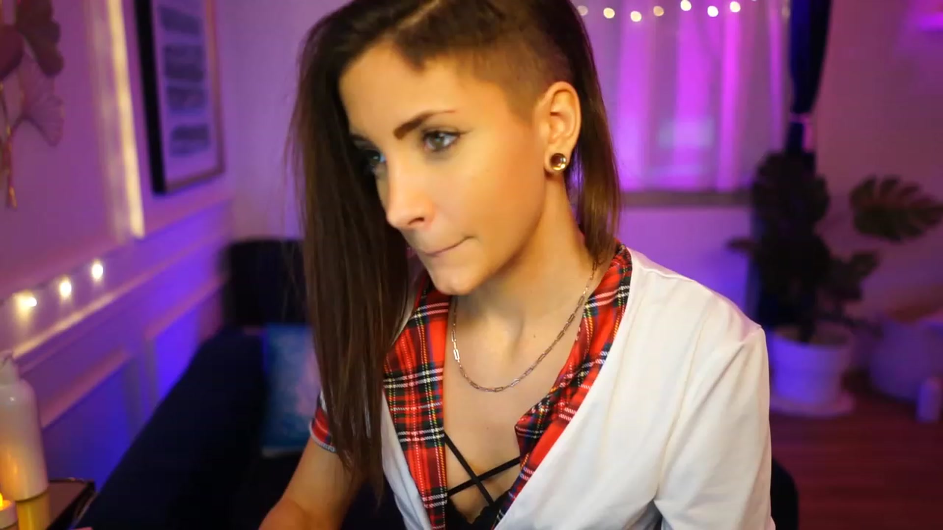Gallery image thumbnail from Kend_dall's myfreecams stream on, 12/21/2022, 07:56 image 8 of 20