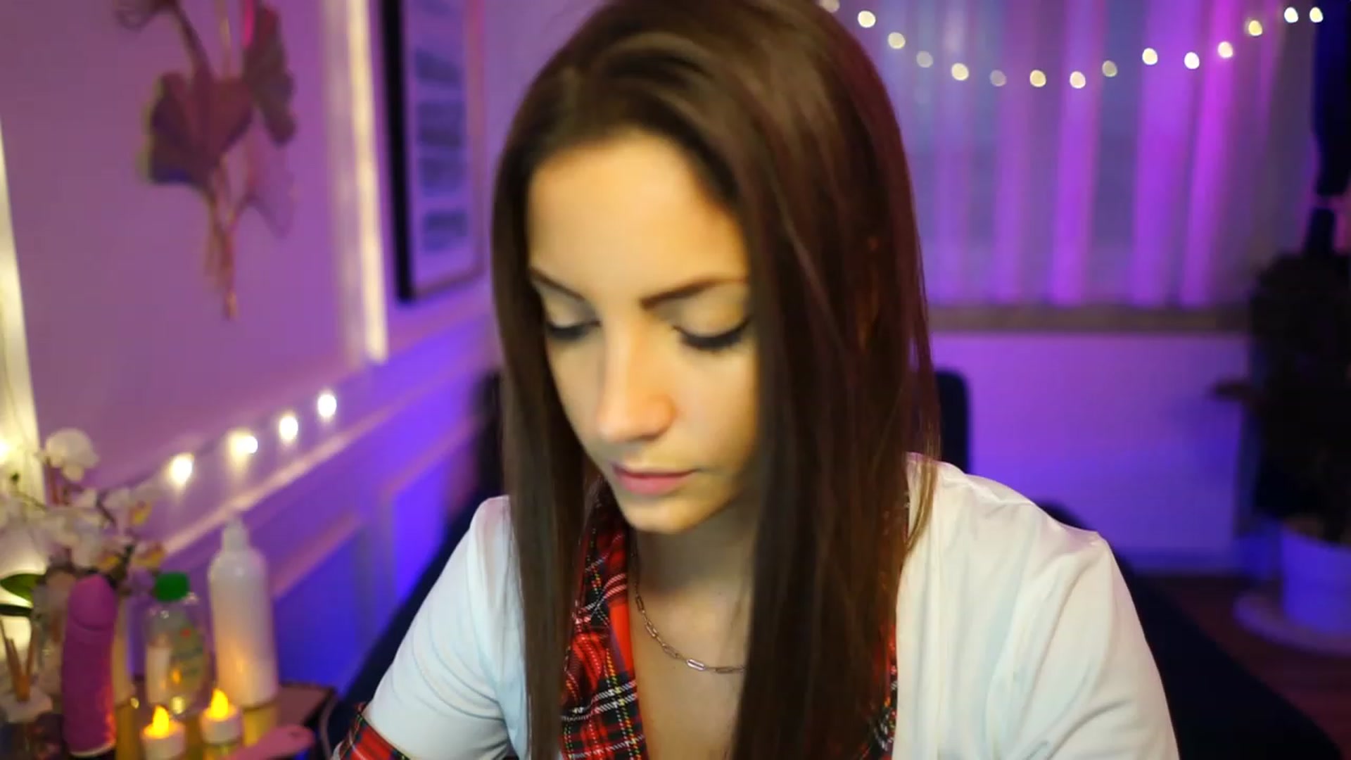 Gallery image thumbnail from Kend_dall's myfreecams stream on, 12/21/2022, 07:56 image 1 of 20