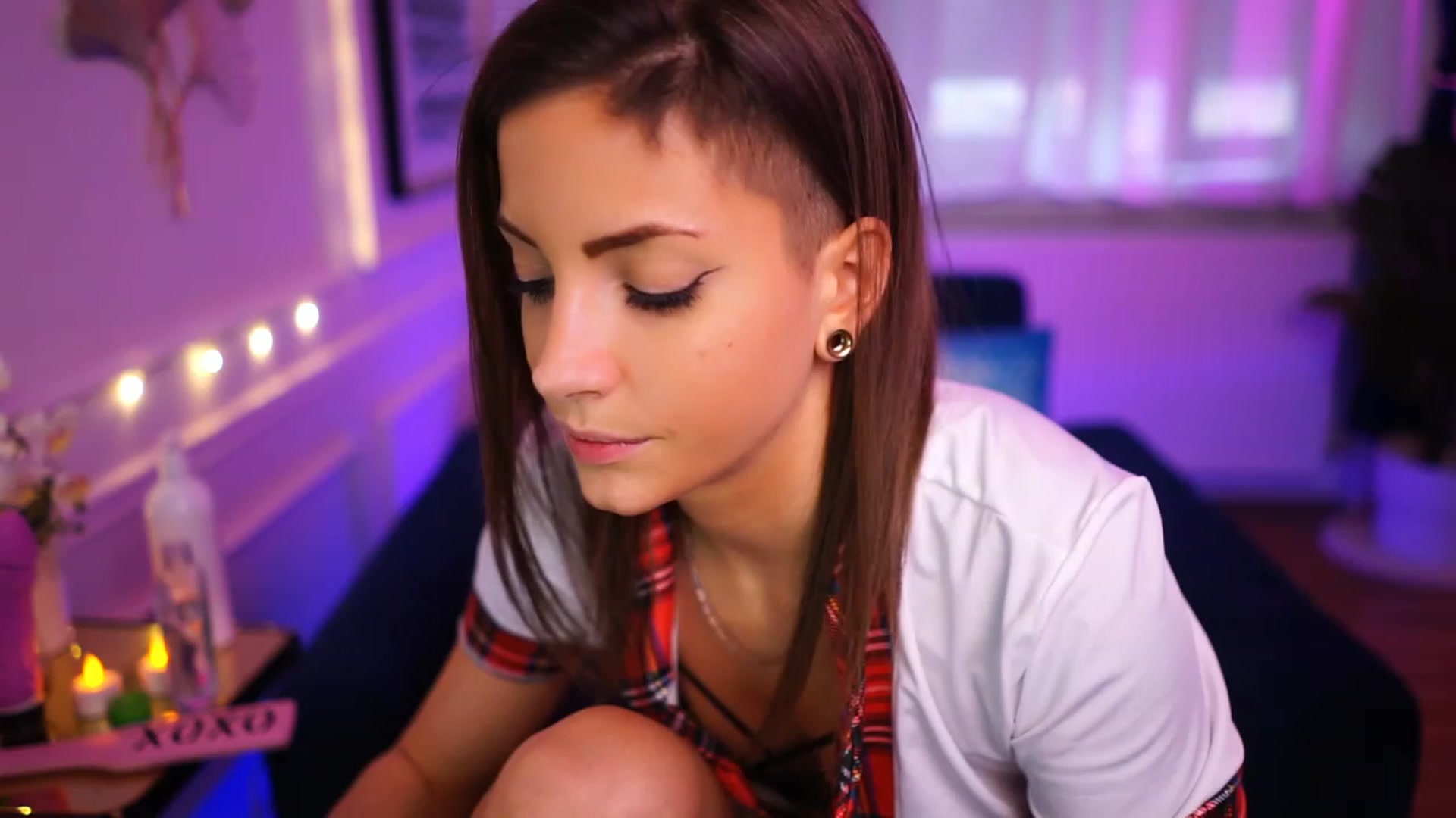 Gallery image thumbnail from Kend_dall's myfreecams stream on, 12/21/2022, 08:18 image 6 of 20