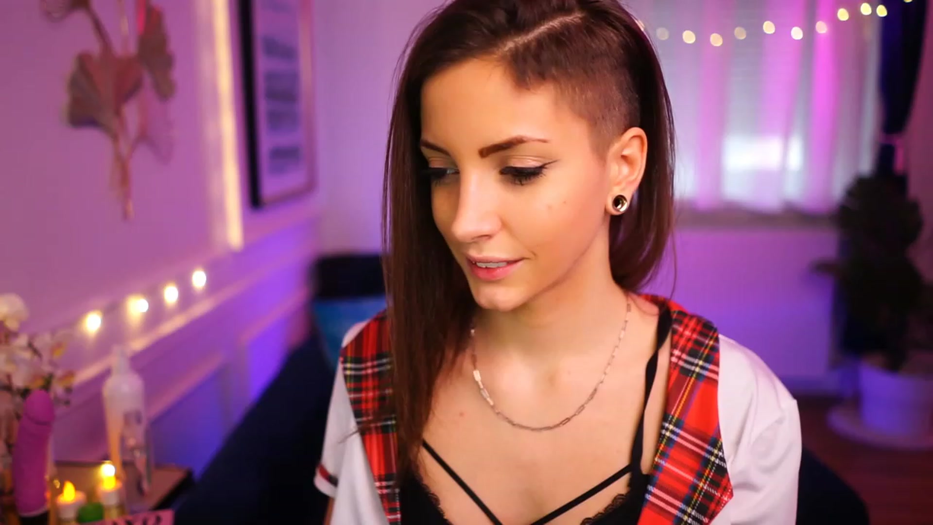 Gallery image thumbnail from Kend_dall's myfreecams stream on, 12/21/2022, 11:32 image 7 of 20