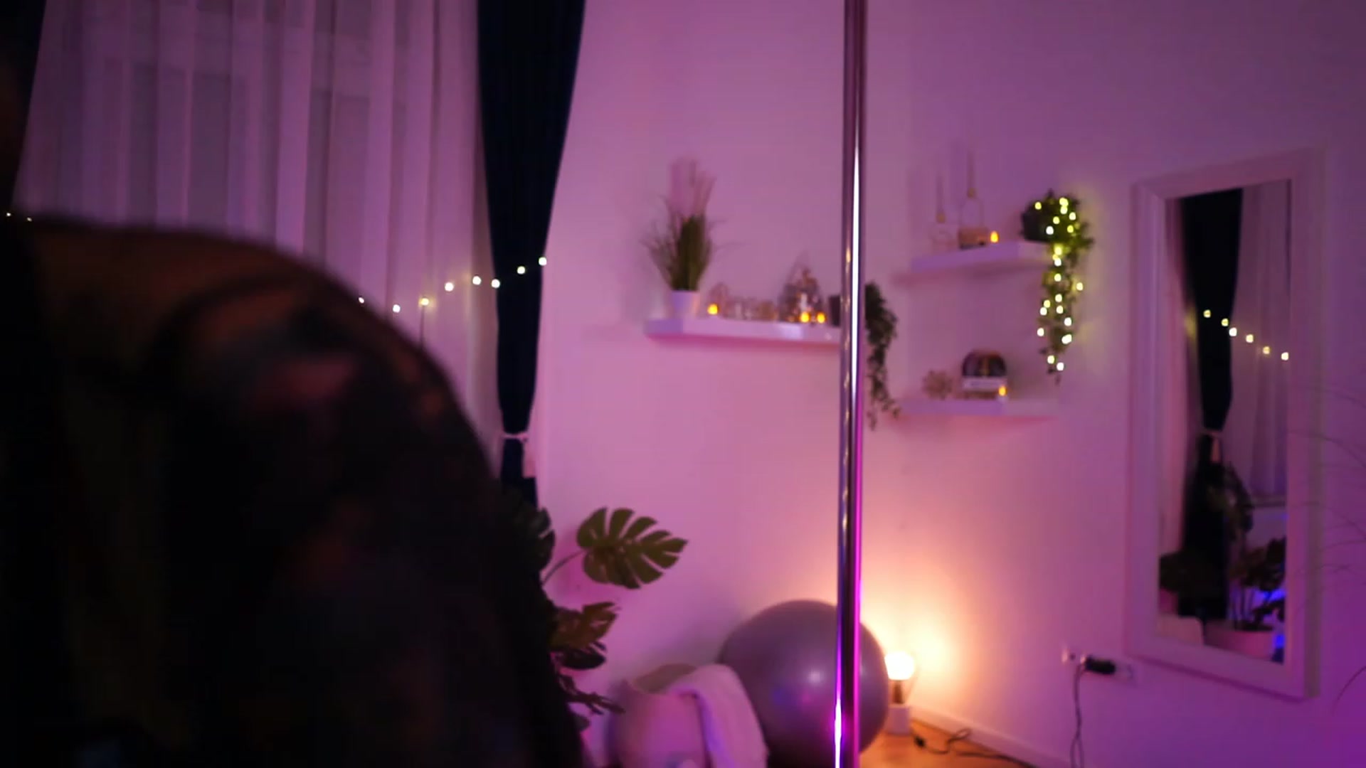 Gallery image thumbnail from Kend_dall's myfreecams stream on, 12/22/2022, 07:43 image 3 of 20