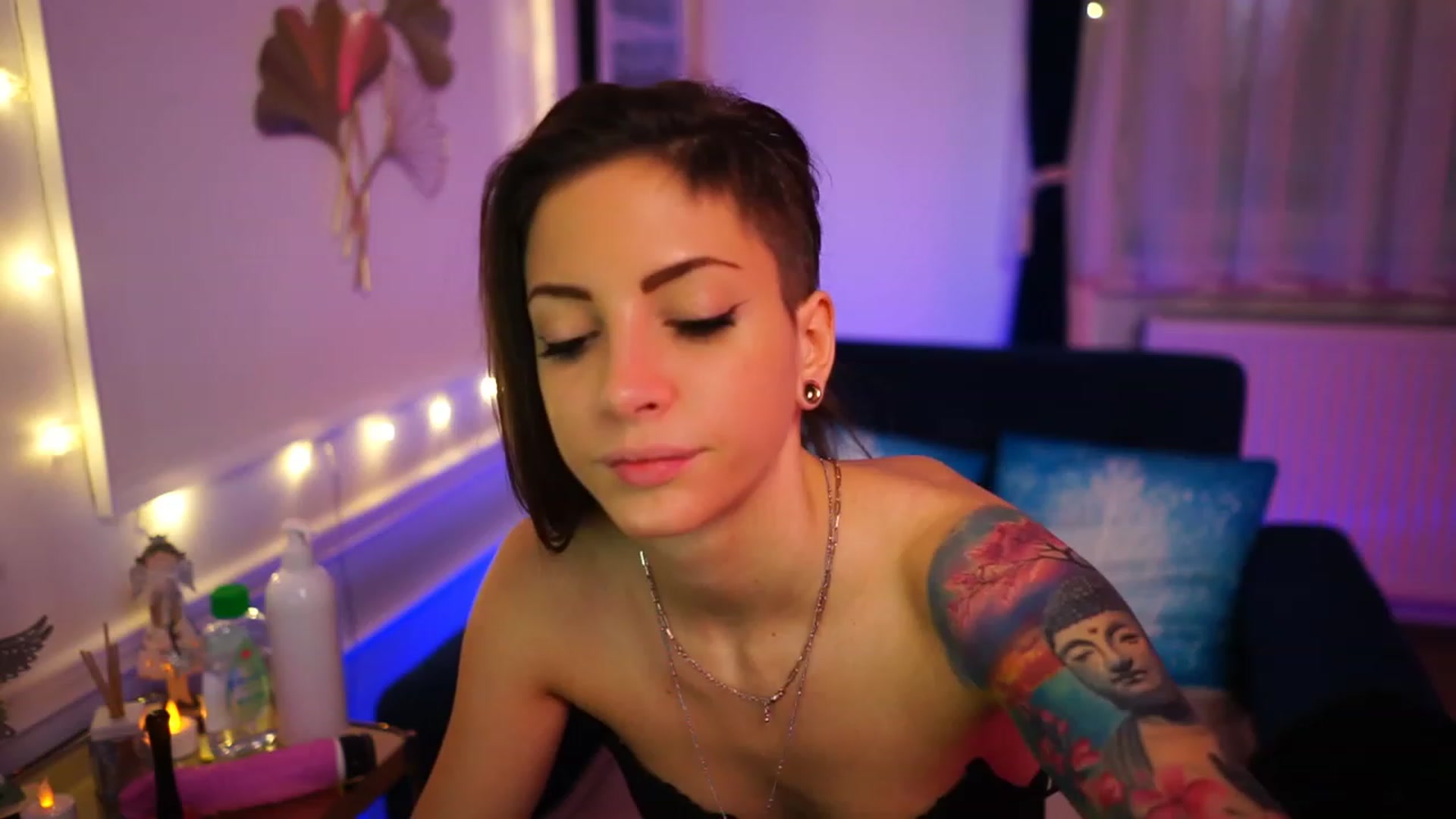 Gallery image thumbnail from Kend_dall's myfreecams stream on, 12/22/2022, 07:43 image 10 of 20
