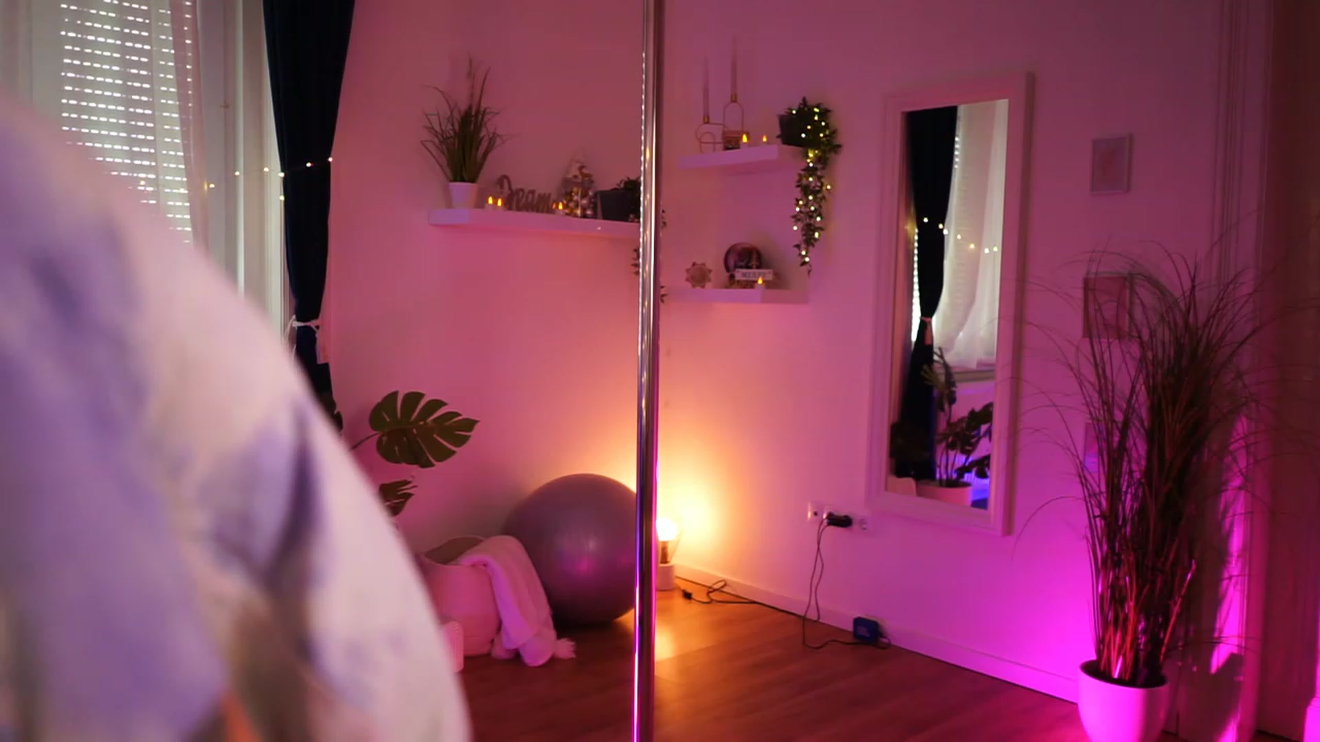 Gallery image thumbnail from Kend_dall's myfreecams stream on, 12/28/2022, 11:42 image 6 of 20