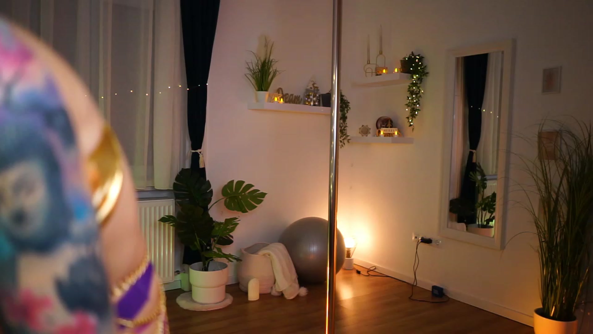 Gallery image thumbnail from Kend_dall's myfreecams stream on, 12/29/2022, 10:35 image 2 of 20