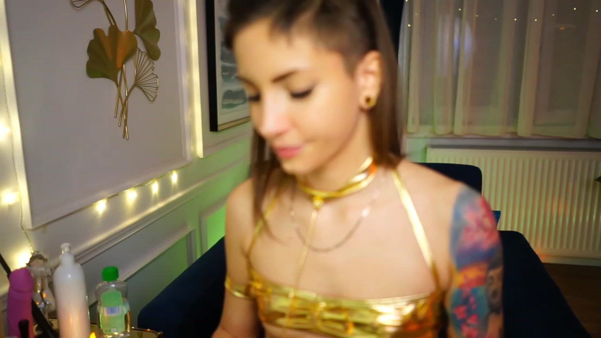 Gallery image thumbnail from Kend_dall's myfreecams stream on, 12/29/2022, 10:35 image 15 of 20