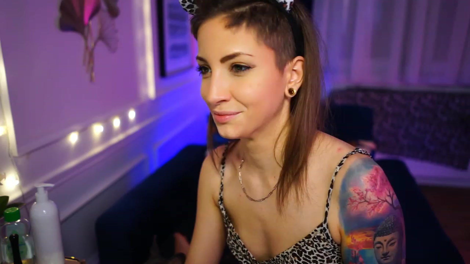 Gallery image thumbnail from Kend_dall's myfreecams stream on, 01/02/2023, 19:41 image 6 of 20