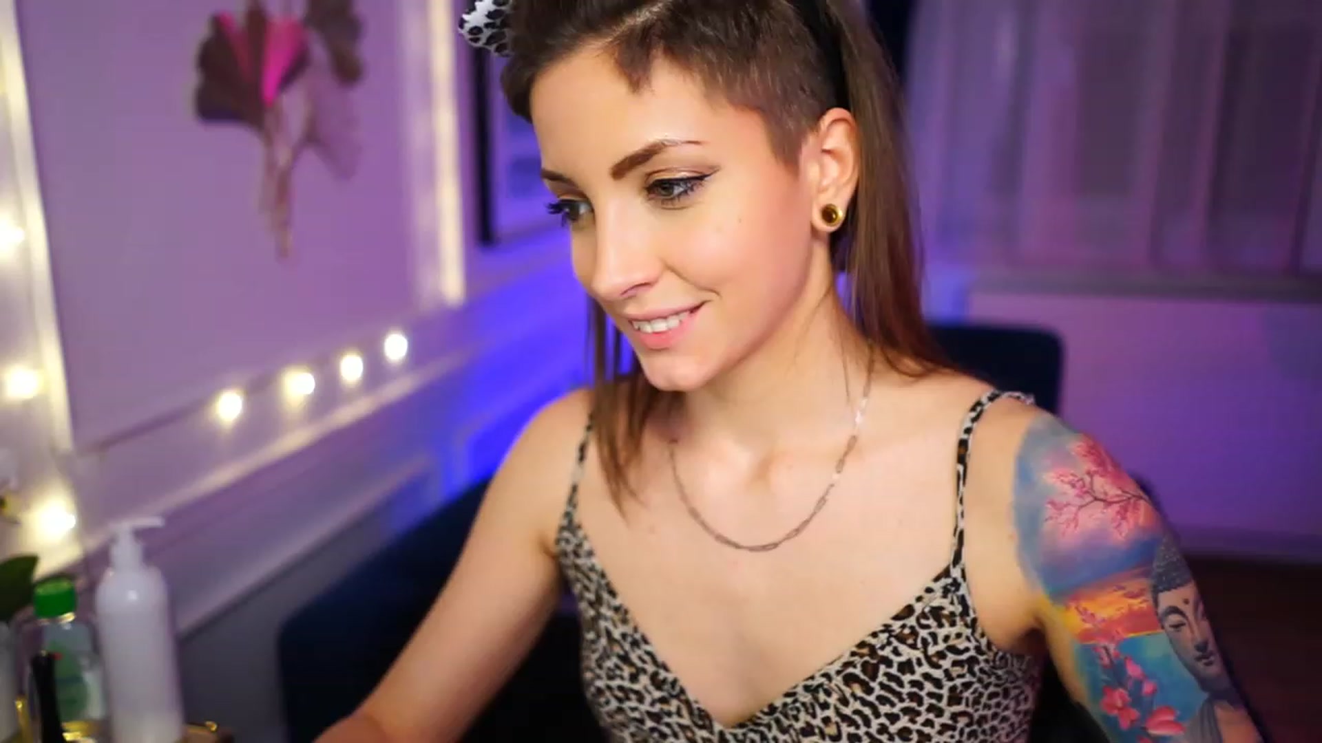 Gallery image thumbnail from Kend_dall's myfreecams stream on, 01/02/2023, 22:50 image 8 of 20