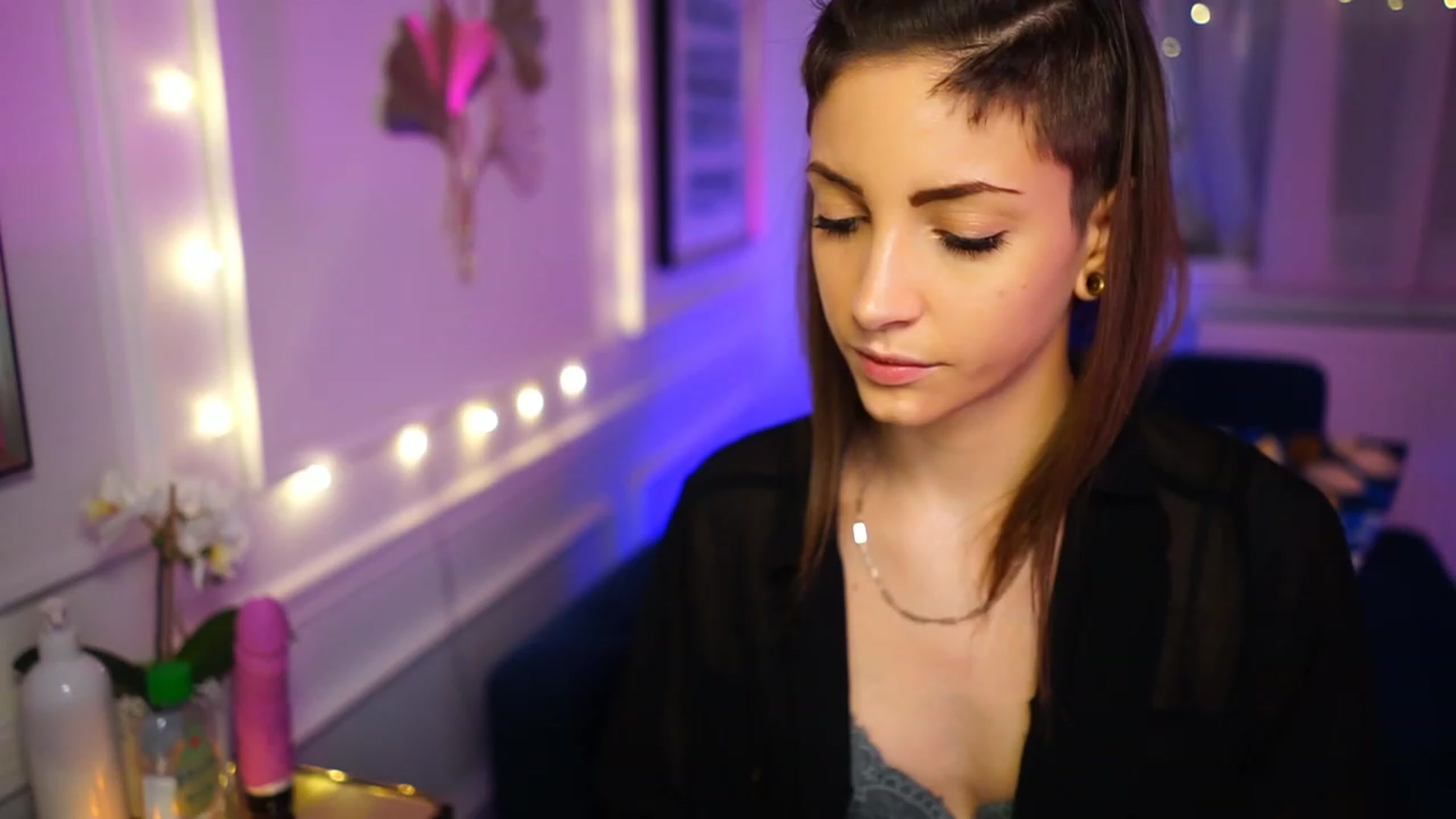 Gallery image thumbnail from Kend_dall's myfreecams stream on, 01/03/2023, 19:44 image 4 of 20