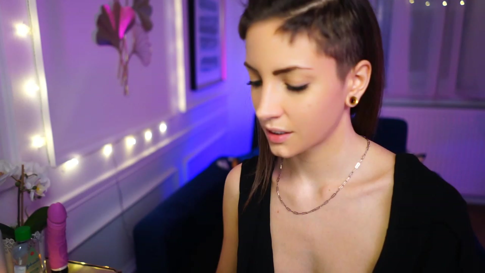 Gallery image thumbnail from Kend_dall's myfreecams stream on, 01/03/2023, 19:44 image 6 of 20