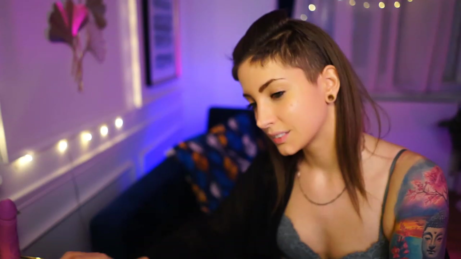 Gallery image thumbnail from Kend_dall's myfreecams stream on, 01/03/2023, 19:44 image 3 of 20