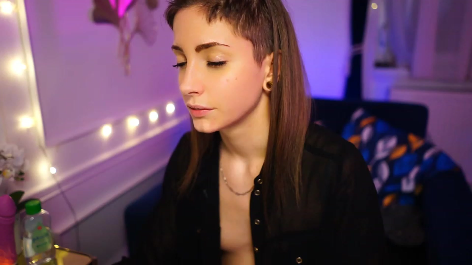 Gallery image thumbnail from Kend_dall's myfreecams stream on, 01/03/2023, 22:09 image 15 of 20