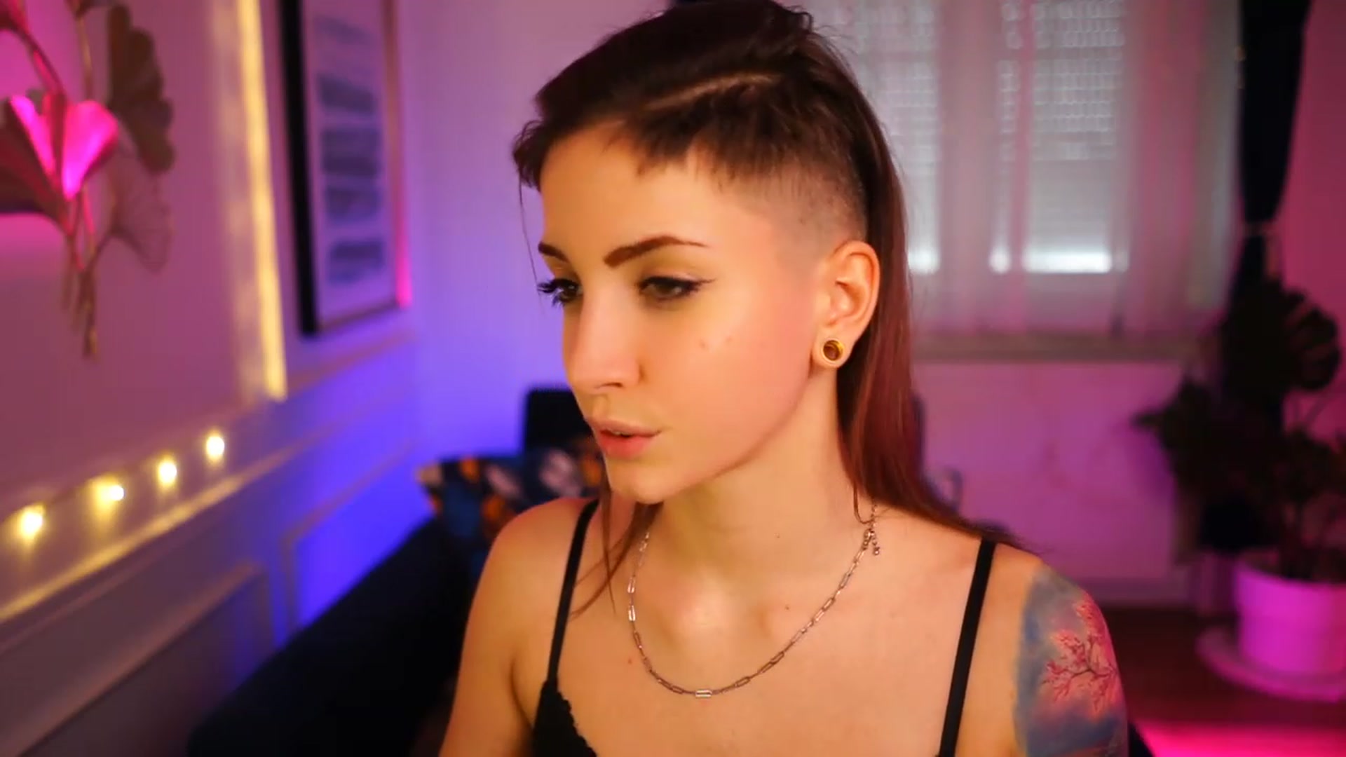Gallery image thumbnail from Kend_dall's myfreecams stream on, 01/19/2023, 13:27 image 17 of 20