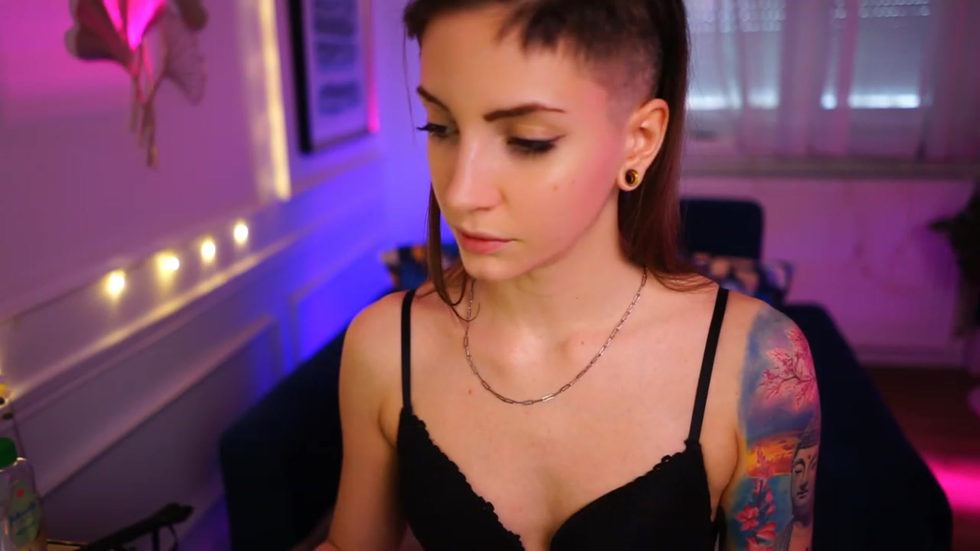 Gallery image thumbnail from Kend_dall's myfreecams stream on, 01/19/2023, 13:27 image 16 of 20
