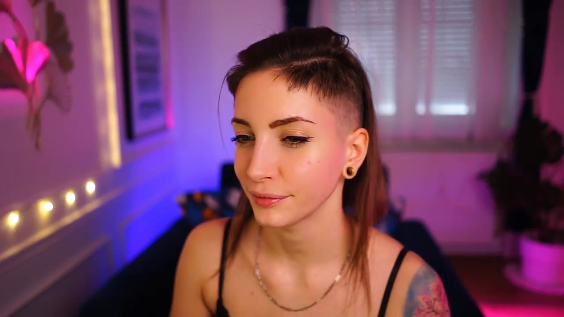 Gallery image thumbnail from Kend_dall's myfreecams stream on, 01/19/2023, 13:27 image 18 of 20