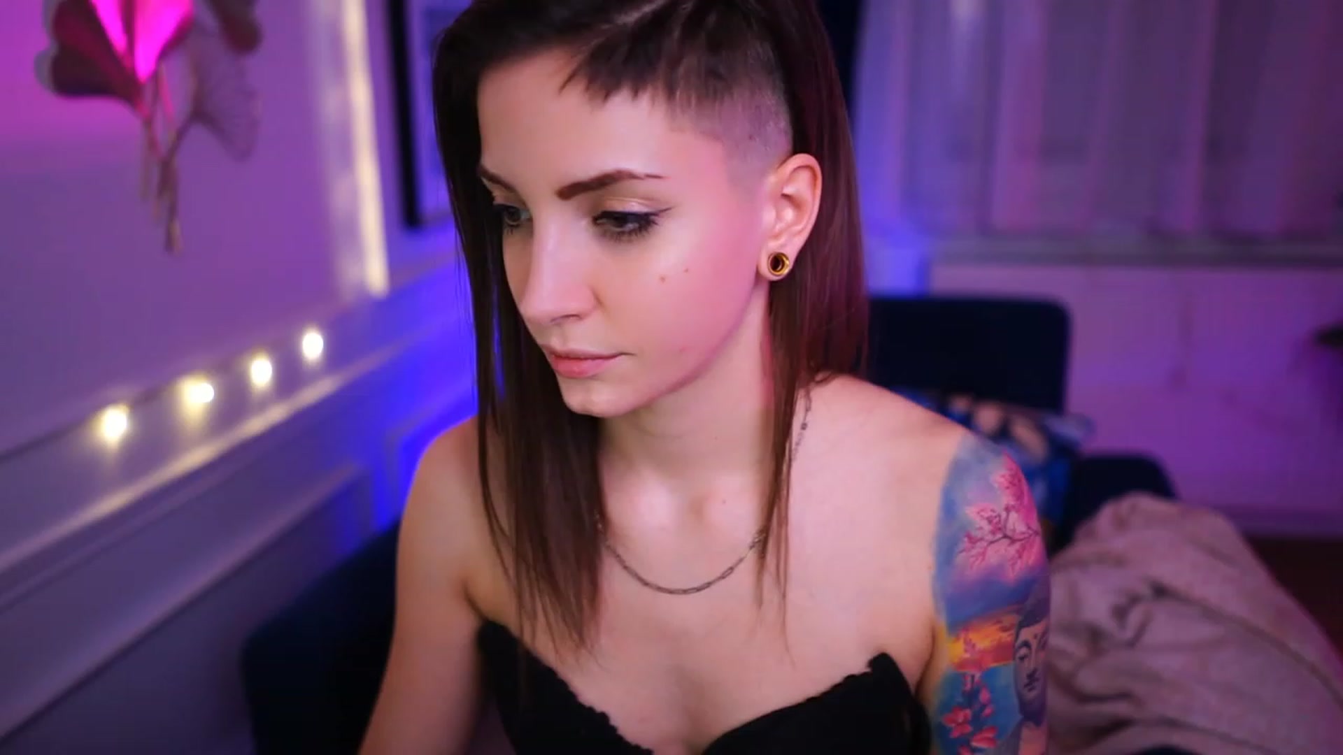 Gallery image thumbnail from Kend_dall's myfreecams stream on, 01/19/2023, 16:33 image 19 of 20