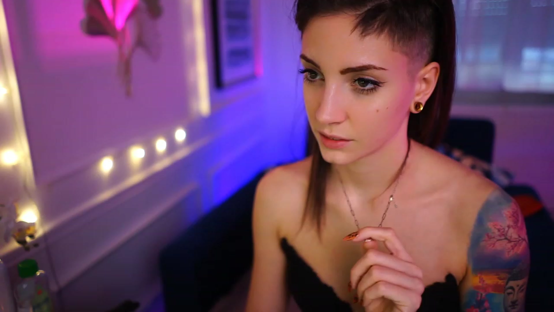 Gallery image thumbnail from Kend_dall's myfreecams stream on, 01/19/2023, 16:33 image 6 of 20