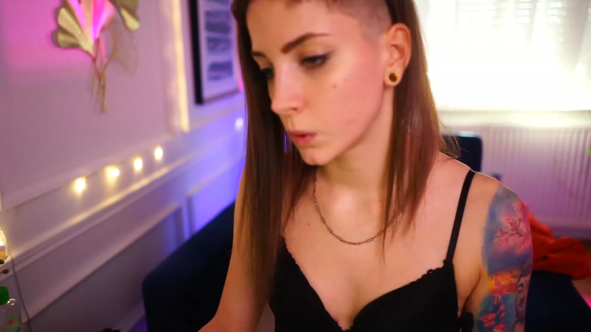 Gallery image thumbnail from Kend_dall's myfreecams stream on, 01/19/2023, 16:33 image 1 of 20