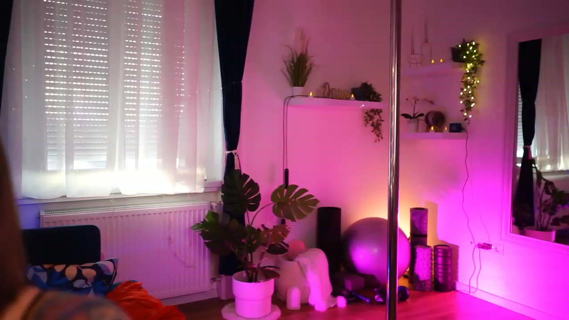 Gallery image thumbnail from Kend_dall's myfreecams stream on, 01/19/2023, 16:33 image 3 of 20