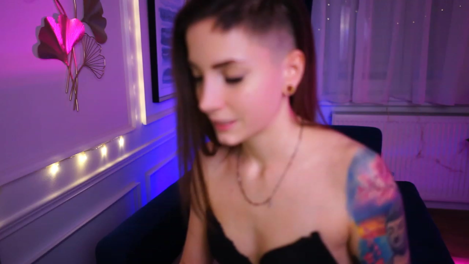 Gallery image thumbnail from Kend_dall's myfreecams stream on, 01/19/2023, 16:33 image 13 of 20