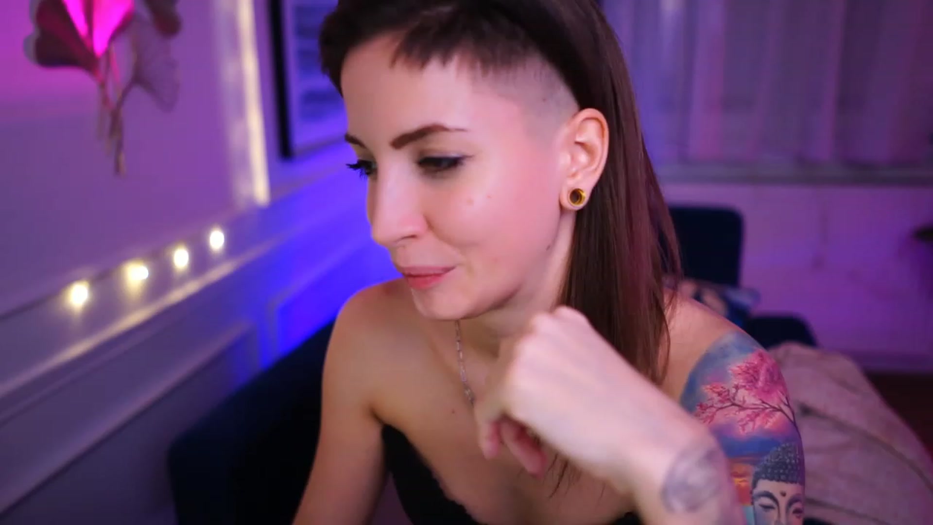 Gallery image thumbnail from Kend_dall's myfreecams stream on, 01/19/2023, 16:33 image 18 of 20