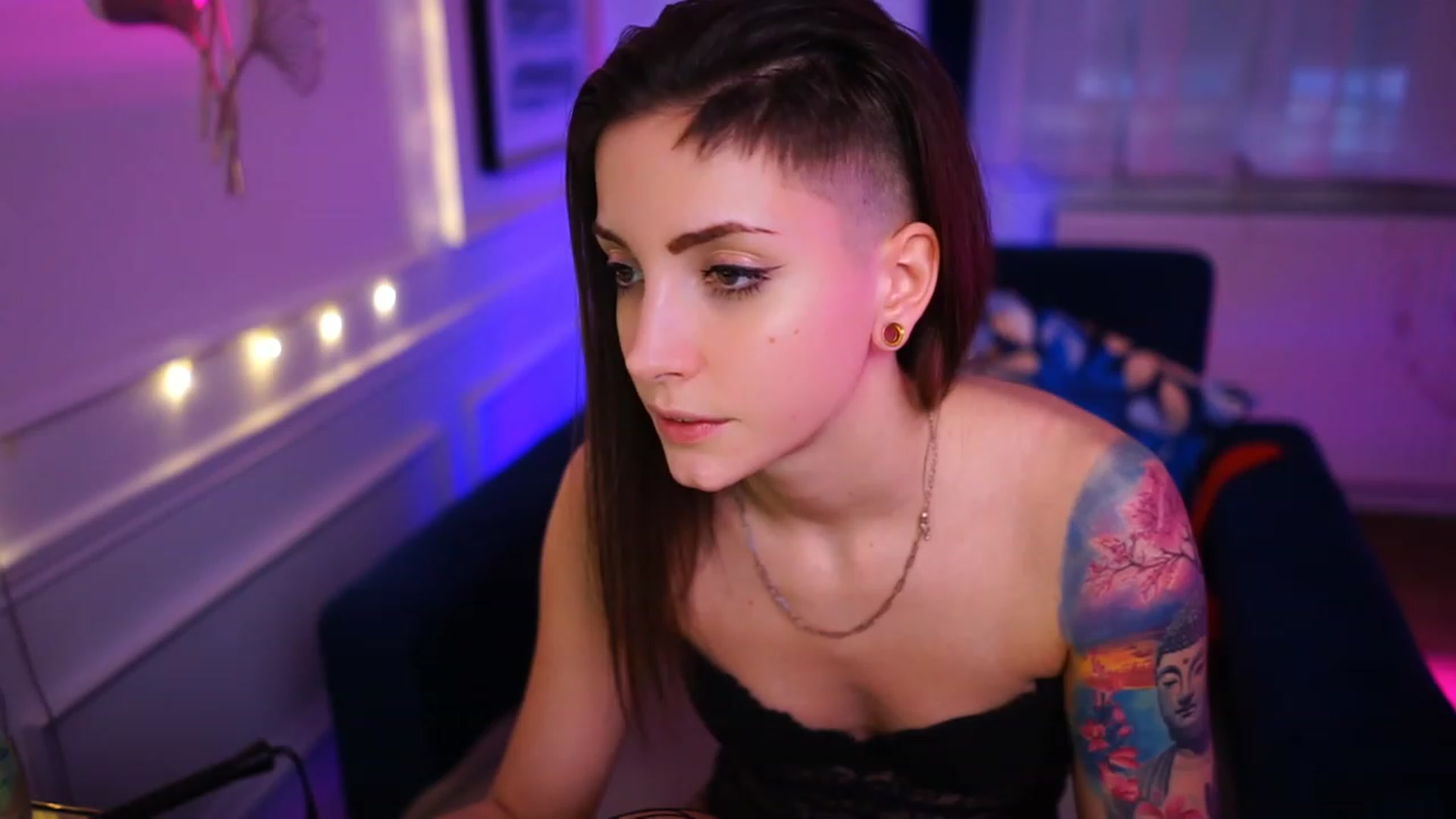 Gallery image thumbnail from Kend_dall's myfreecams stream on, 01/19/2023, 16:33 image 8 of 20