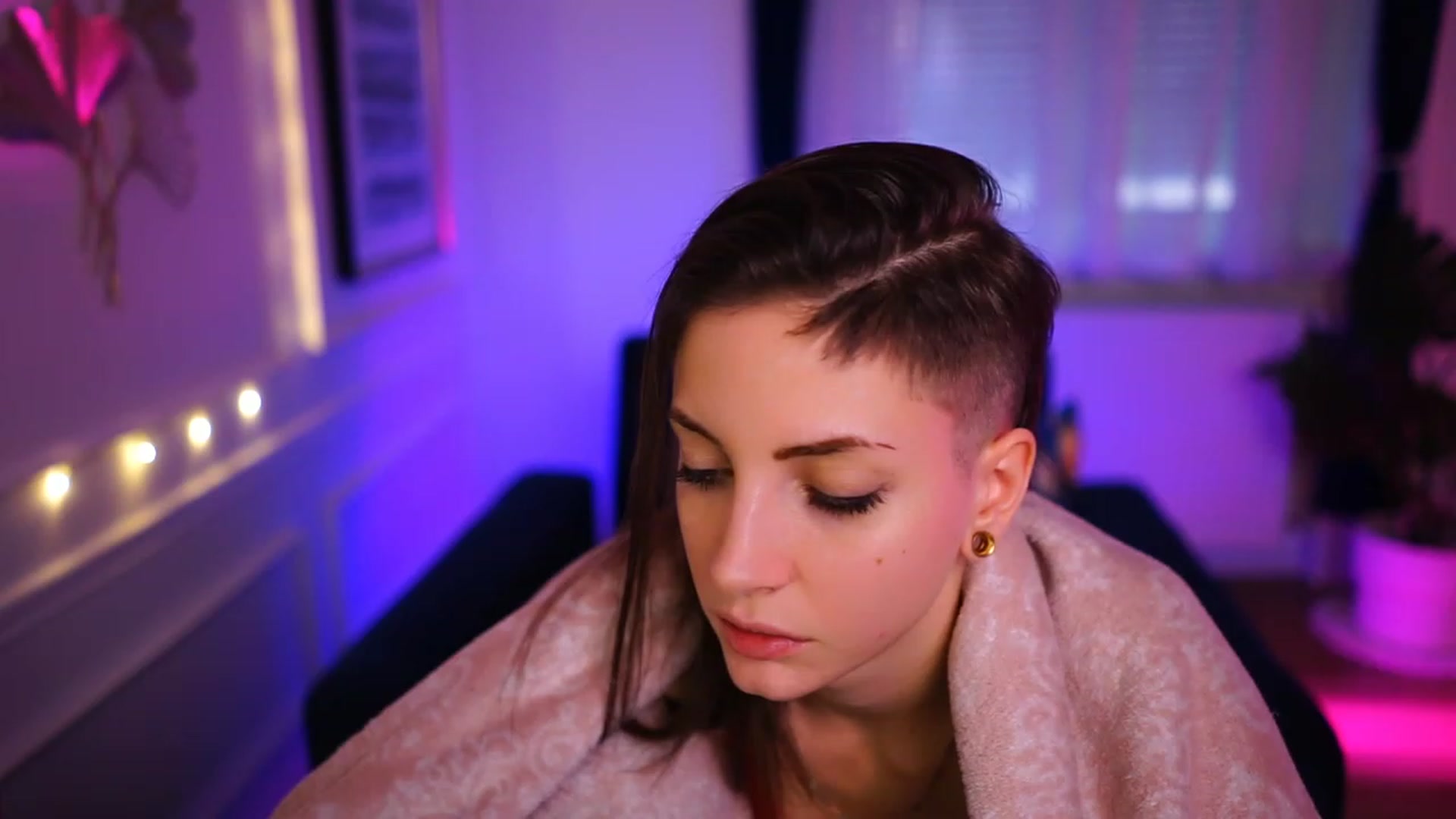 Gallery image thumbnail from Kend_dall's myfreecams stream on, 01/20/2023, 09:11 image 8 of 20