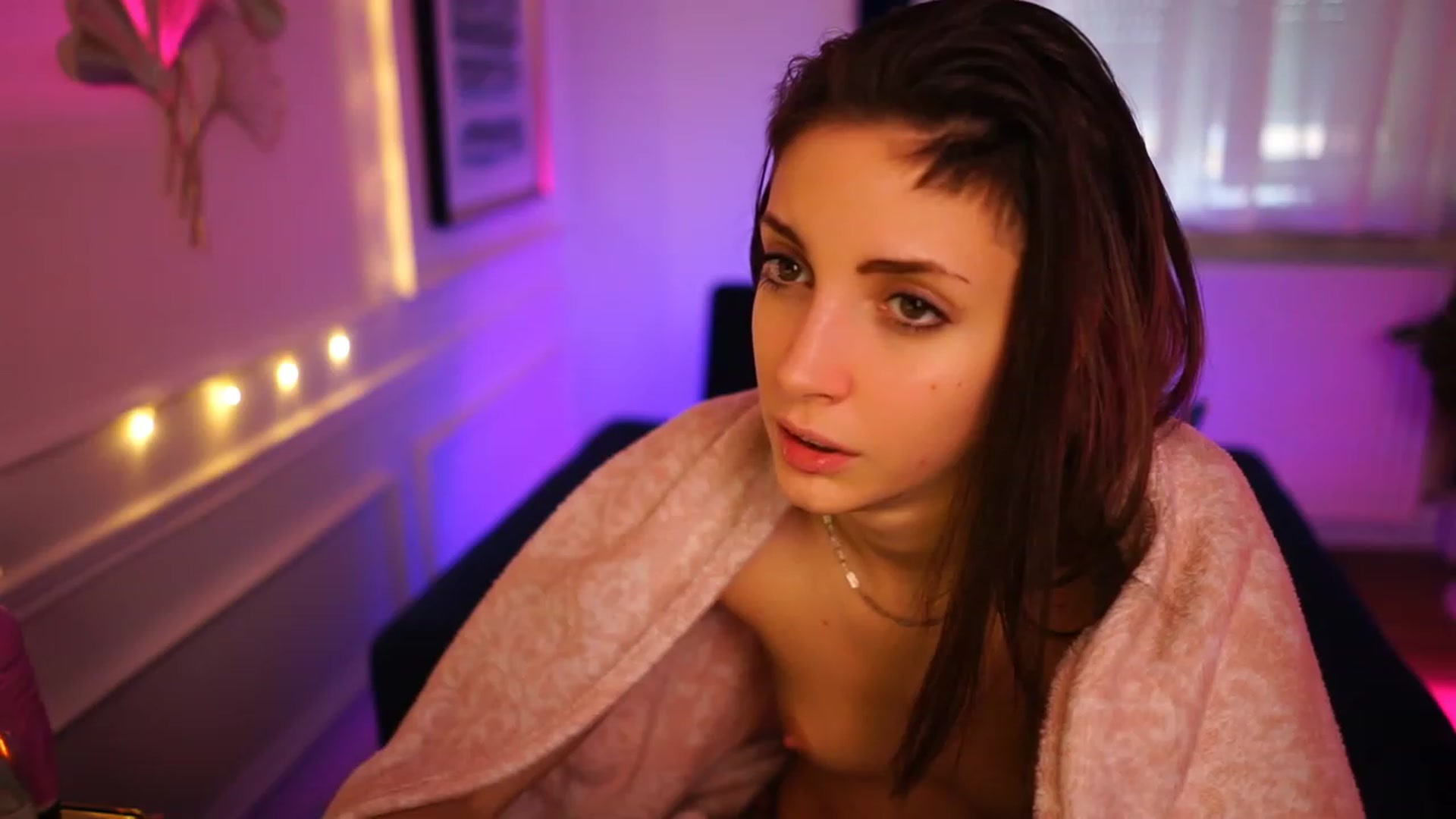 Gallery image thumbnail from Kend_dall's myfreecams stream on, 01/20/2023, 10:01 image 20 of 20