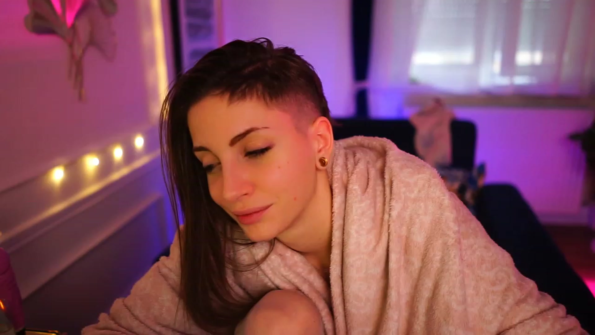 Gallery image thumbnail from Kend_dall's myfreecams stream on, 01/20/2023, 10:01 image 15 of 20