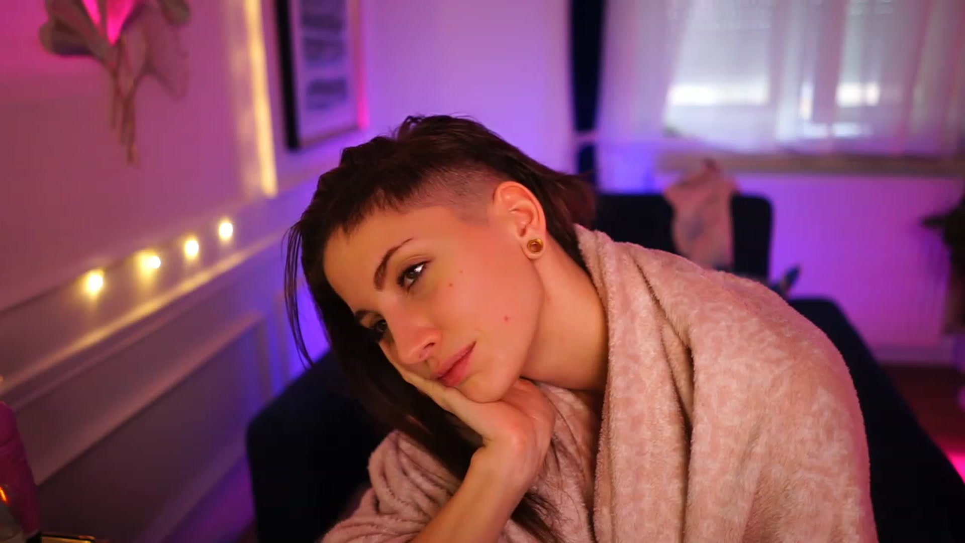 Gallery image thumbnail from Kend_dall's myfreecams stream on, 01/20/2023, 10:01 image 17 of 20